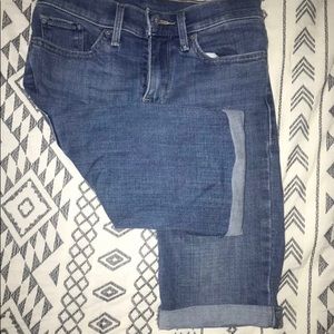 Light was knee length Levi shorts